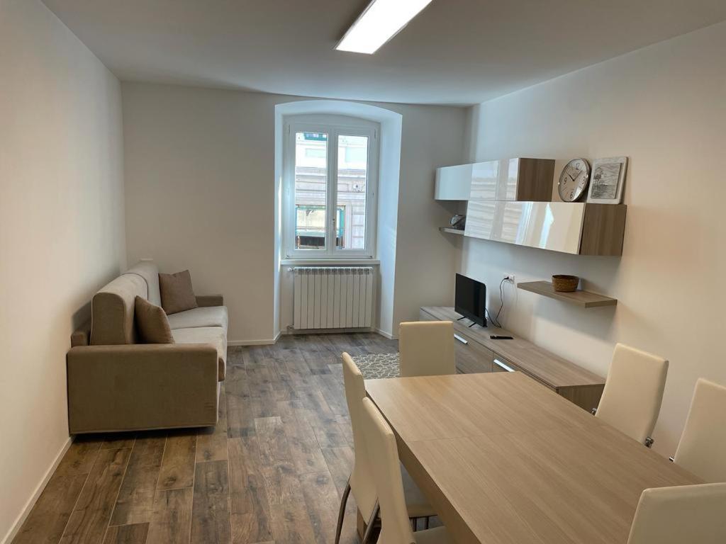 Casa Vacanze Ginevra 1 Triest Zewnętrze zdjęcie